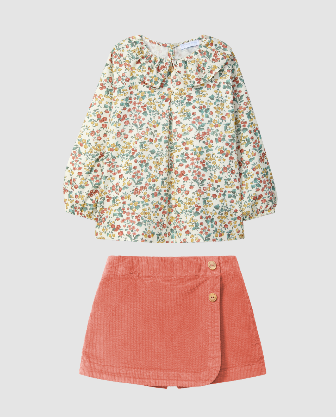 Falda Coral y Camisa Flores