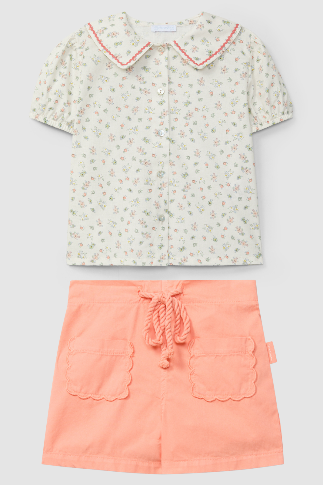 Conjunto Corto Pull-Up en Naranja y Blusa Estampado Floral