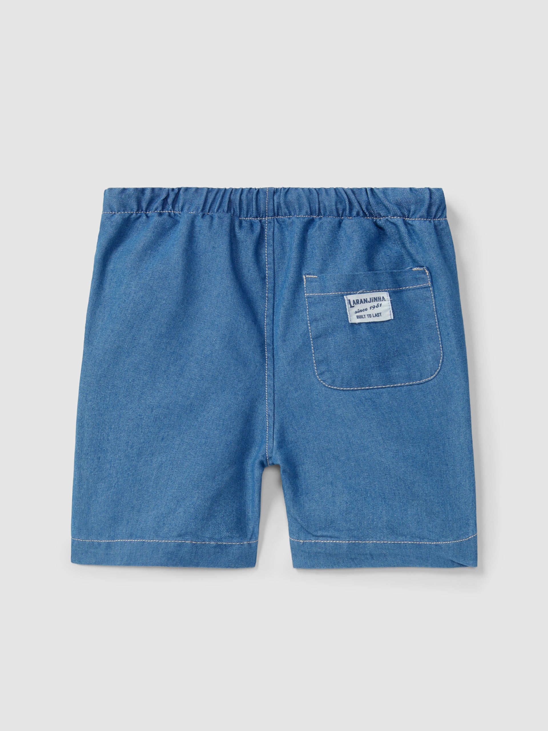 Shirt in mandarin collar textured striped fabric and Thin denim three-pocket pull-up shorts