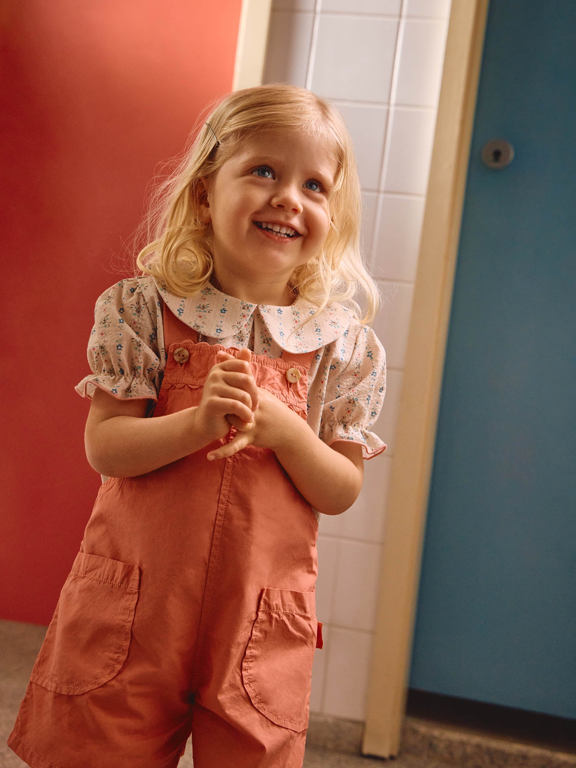 Twill dungaree shorts with Floral print seersucker blouse