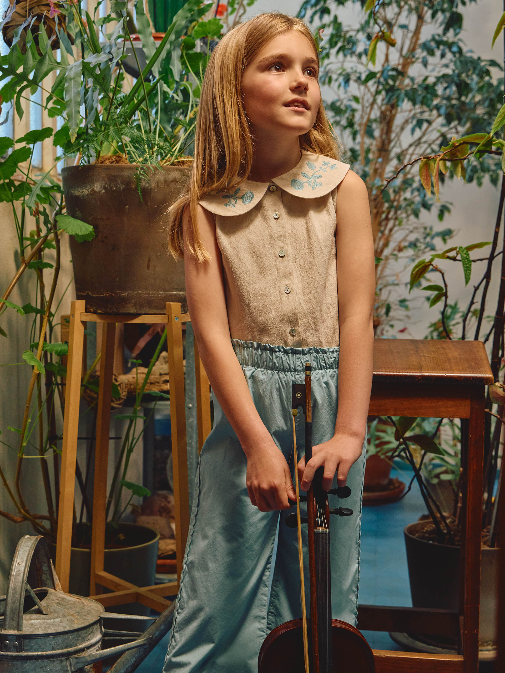 Blouse textured and embroidered cotton and Turquoise Pants