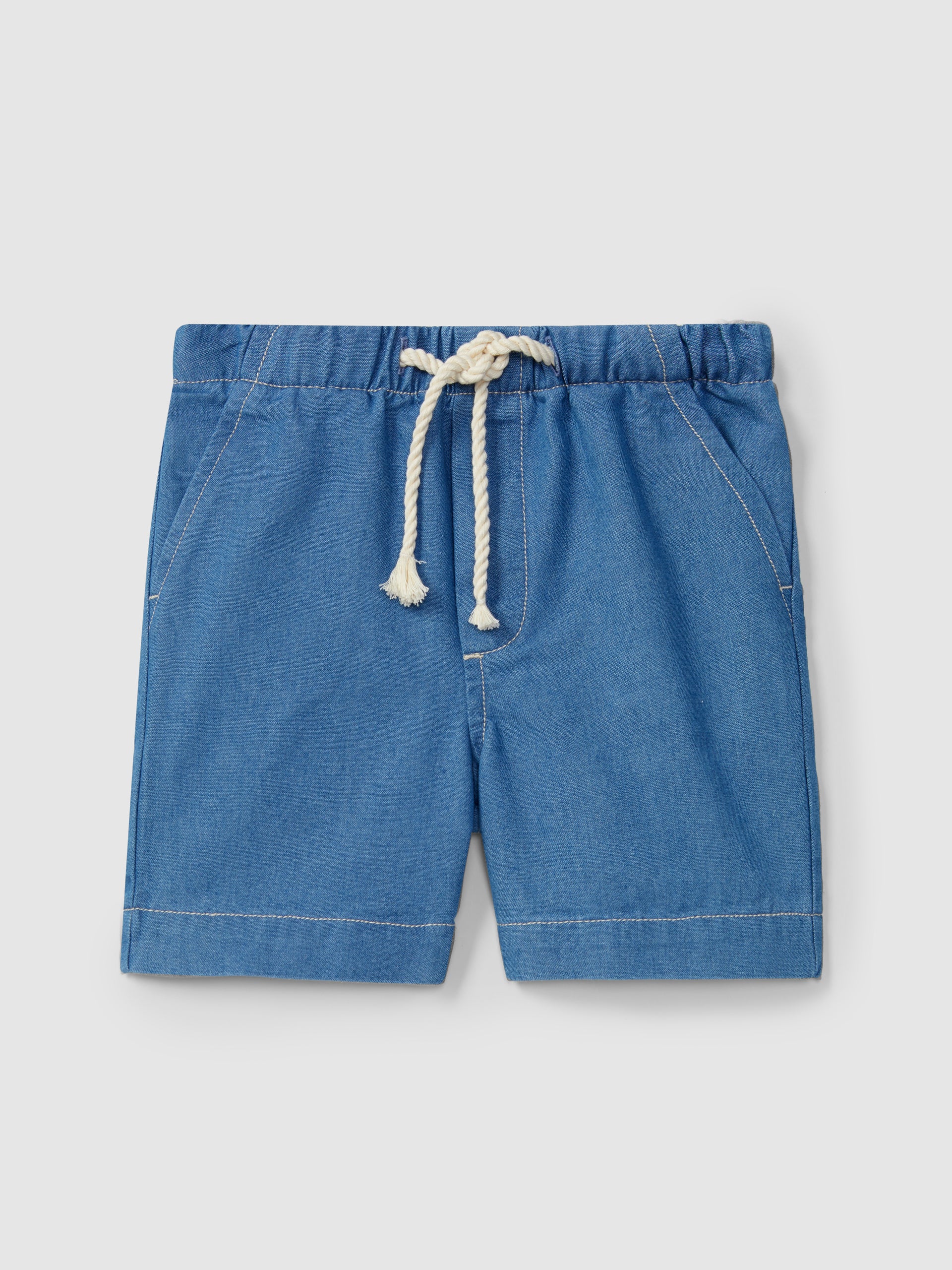 Shirt in mandarin collar textured striped fabric and Thin denim three-pocket pull-up shorts